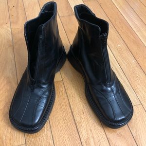 Elle - Black Ankle Boot - size 5